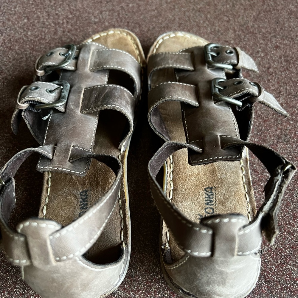 Nearly new Minnetonka gladiator sandals size 9